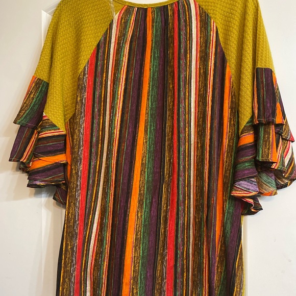 NWOT Boutique mustard long sleeved shirt with multicolored bottom trim. Sz M. - Picture 2 of 3